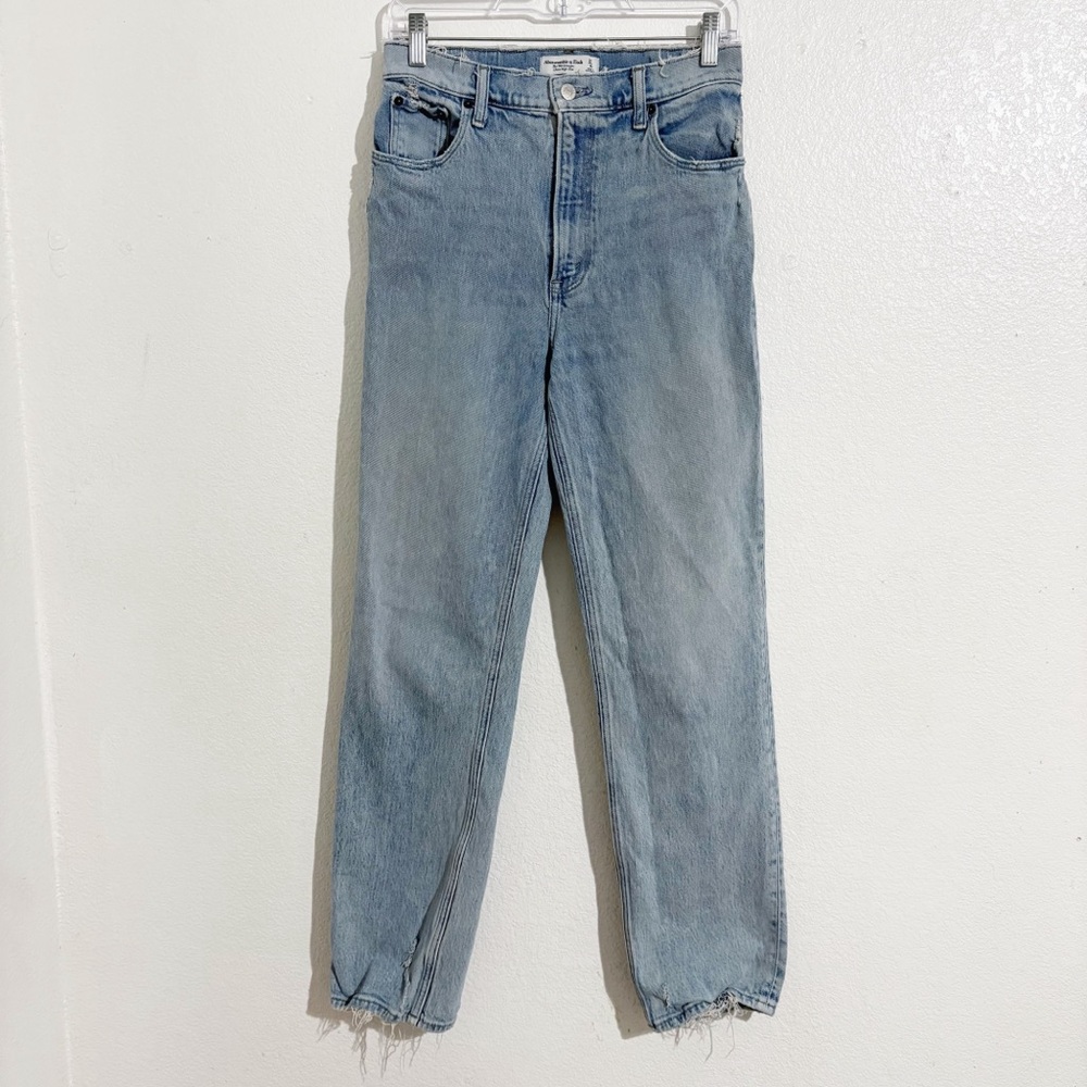 Abercrombie & Fitch Ultra High‎ Rise 90s Straight Jean in Light Indigo Blue